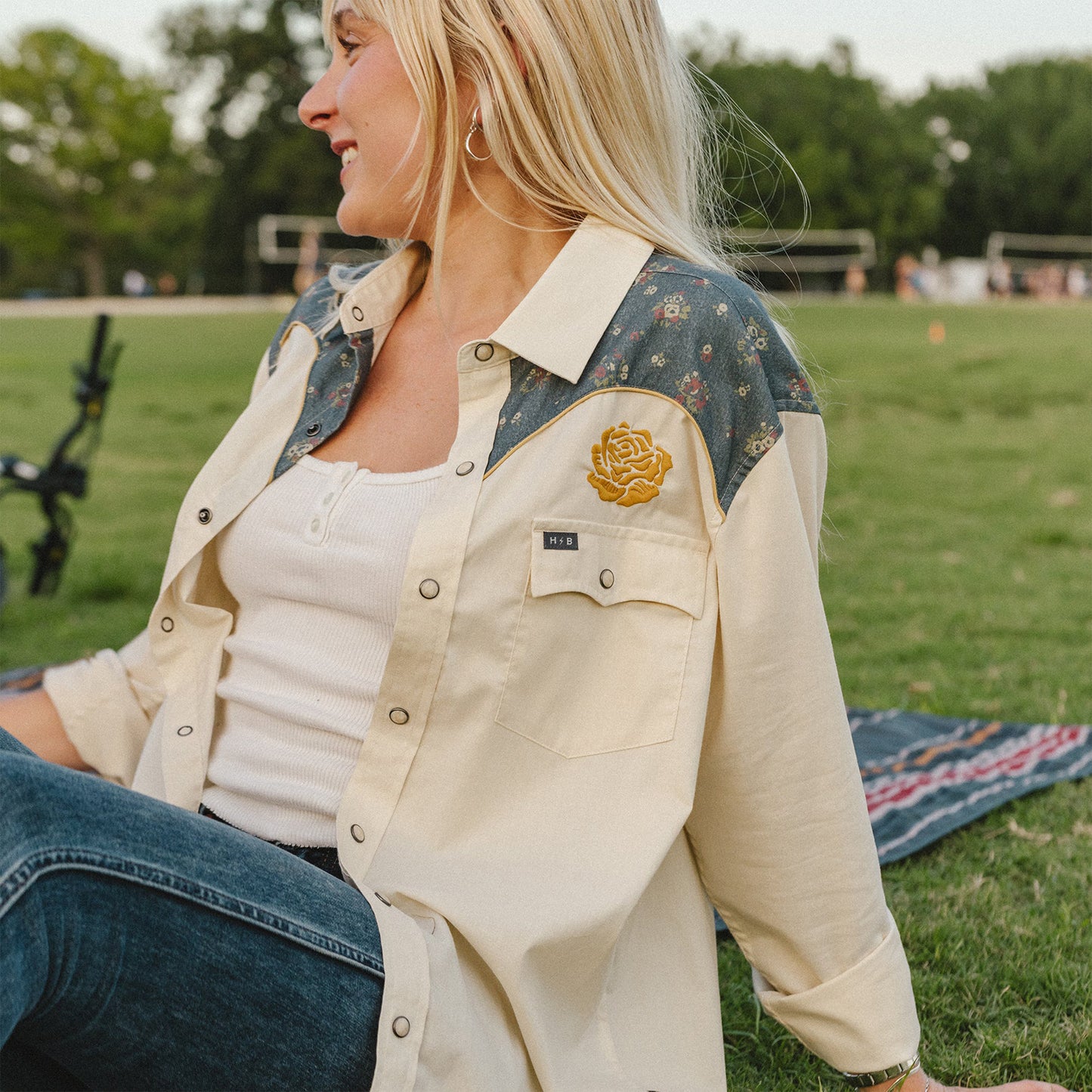 ACL Fest 2025 Crosscut Deluxe Snapshirt - Yellow Roses : Off White