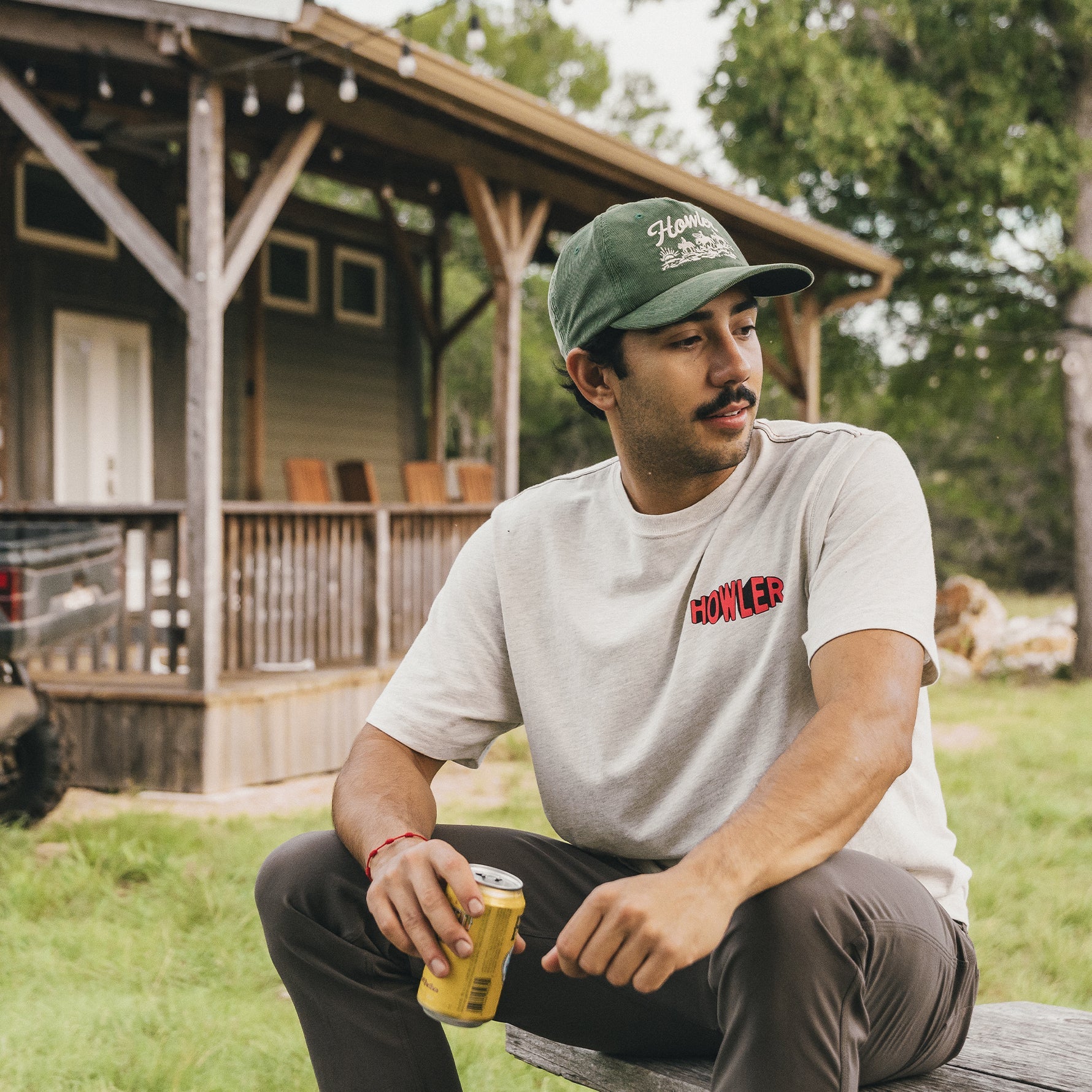 Skoot Howler Tシャツ Howler Brothers Graphic T-Shirt - Natural | T-Shirts | Huckberry トップス