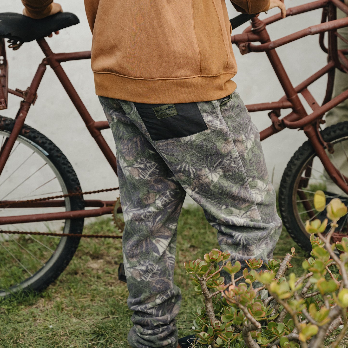 Free Range Fleece Pants - Tropic Noir - View 2