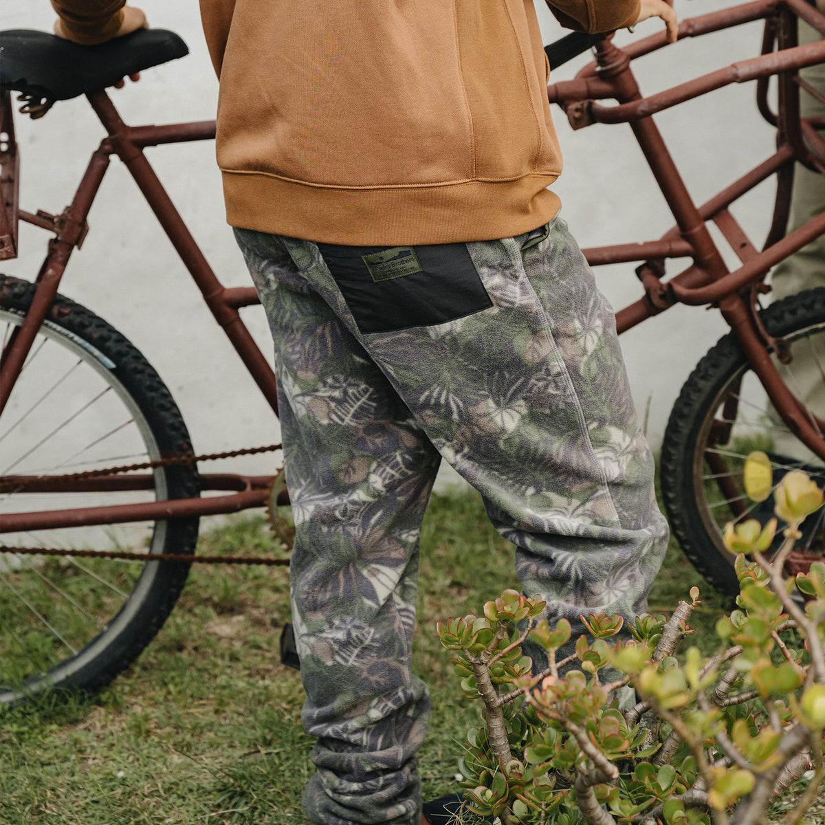 Free Range Fleece Pants - Tropic Noir - View 2