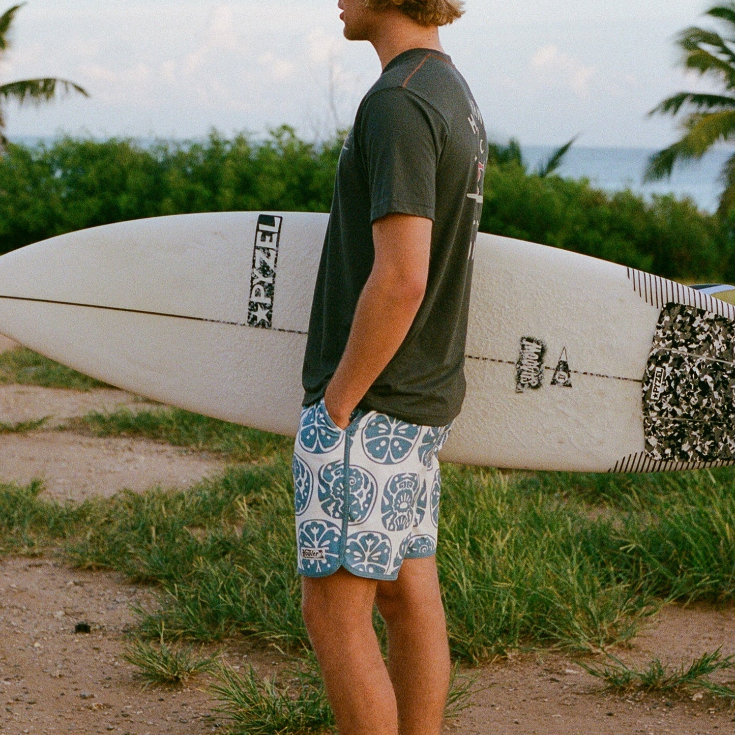 Bruja Boardshorts 18.5" - Sea Idols : Bone White