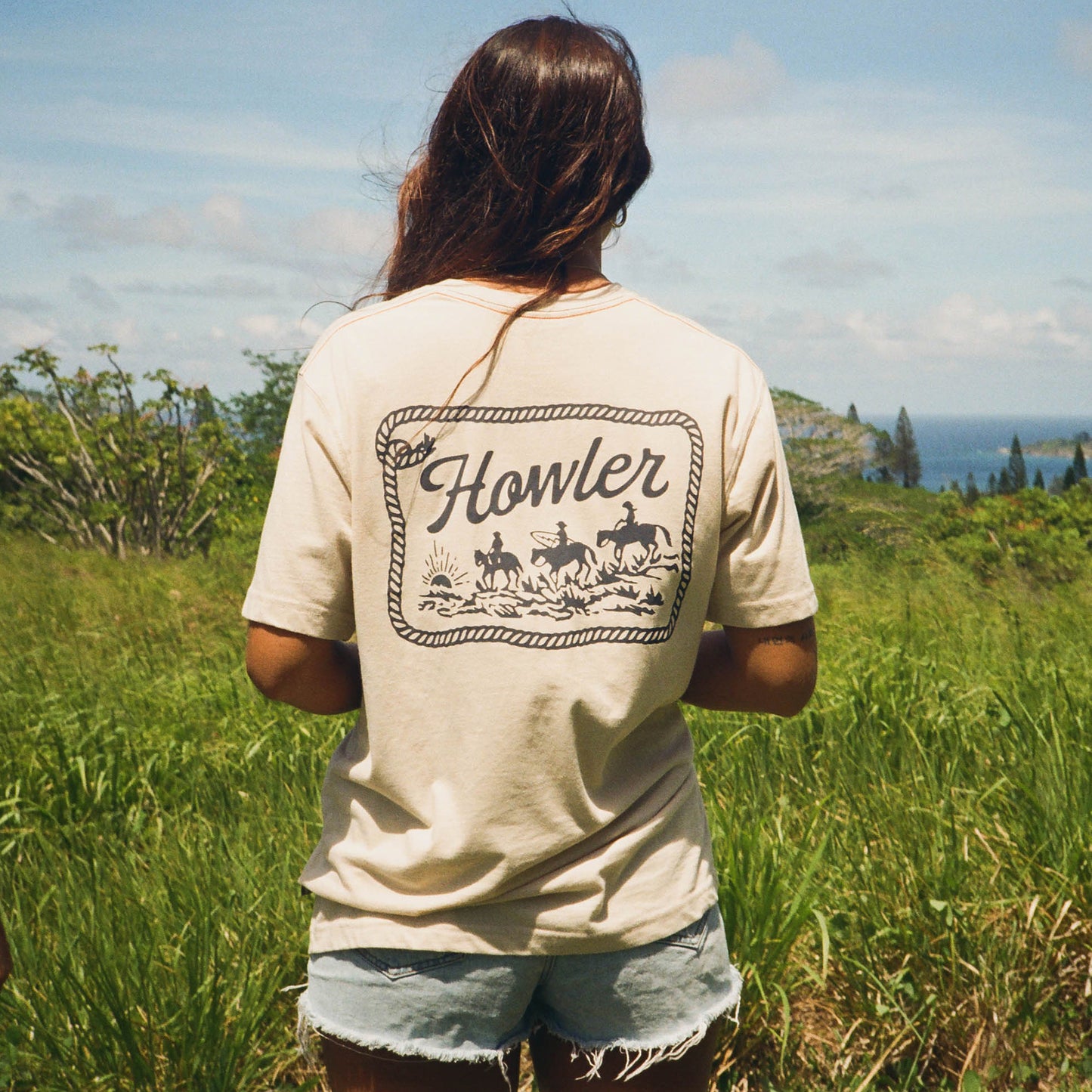 Howler Posse T-Shirt - Sand Heather